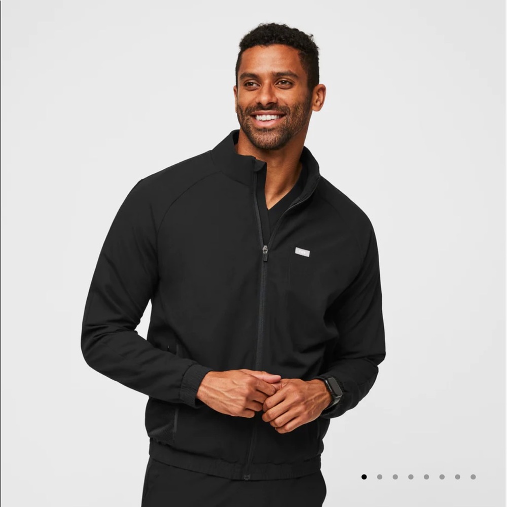 Men’s FIGS Cobaki performance scrub jacket